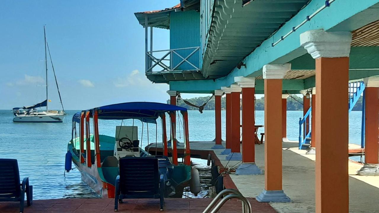 Hotel El Delfin Livingston Bagian luar foto