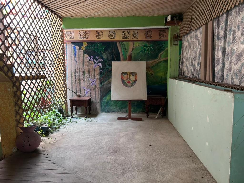 Hotel El Delfin Livingston Bagian luar foto