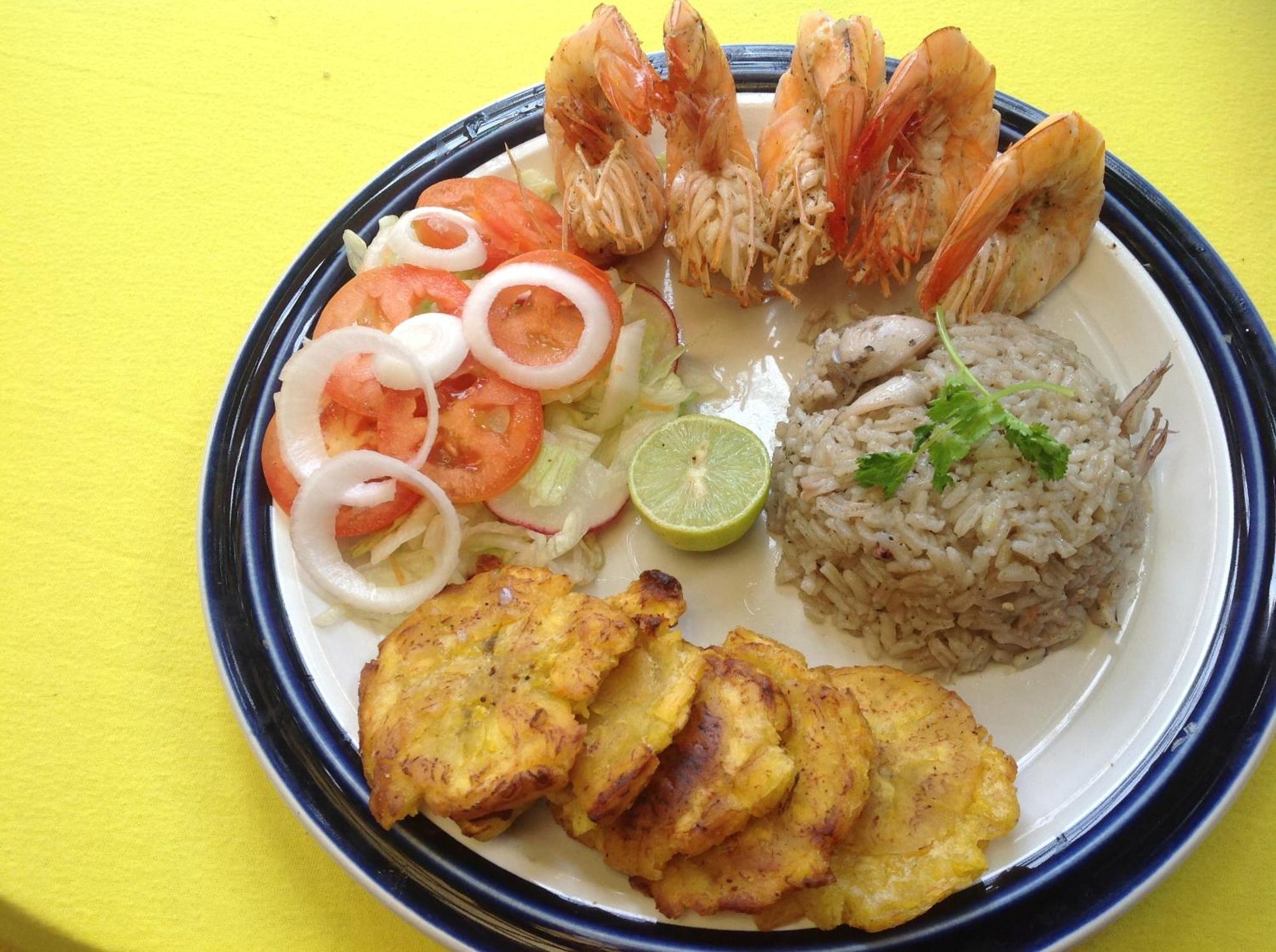 Hotel El Delfin Livingston Bagian luar foto