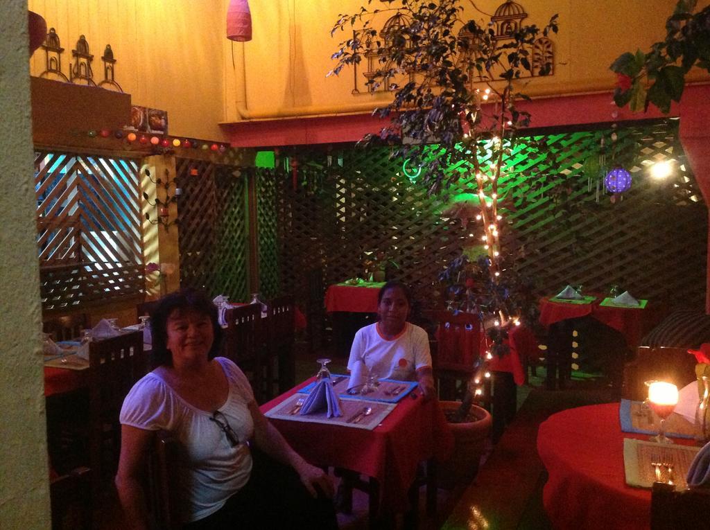 Hotel El Delfin Livingston Bagian luar foto